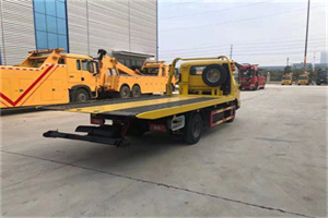 武定非事故拖车